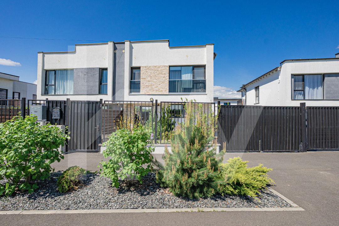 Casă tip duplex de vânzare în Turnișor, Sibiu – priveliște superbă și liniște!