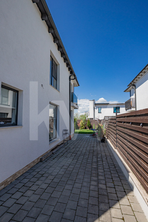 Casă tip duplex de vânzare în Turnișor, Sibiu – priveliște superbă și liniște!