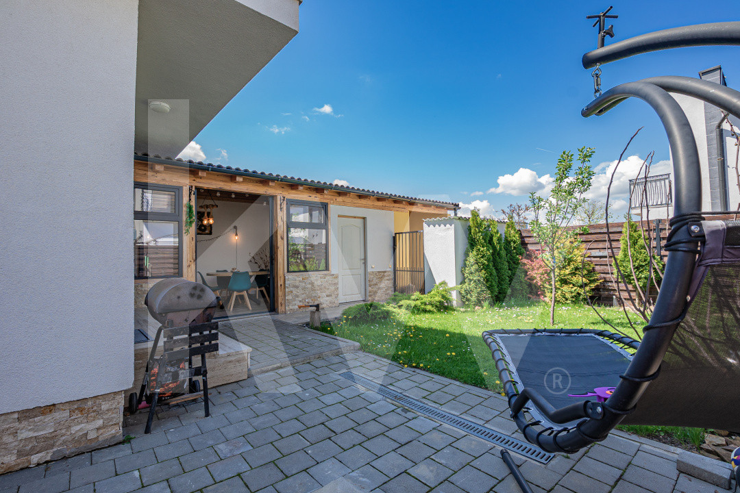Casă tip duplex de vânzare în Turnișor, Sibiu – priveliște superbă și liniște!