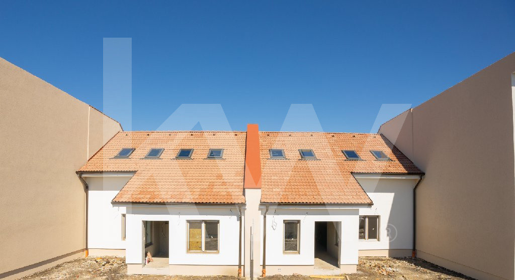 Casa generosa formata din 5 camere, 2 bai, Sura Mica - Sura Mica