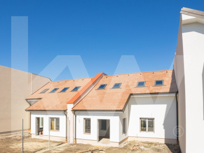 Casa generosa formata din 5 camere, 2 bai, Sura Mica - Sura Mica