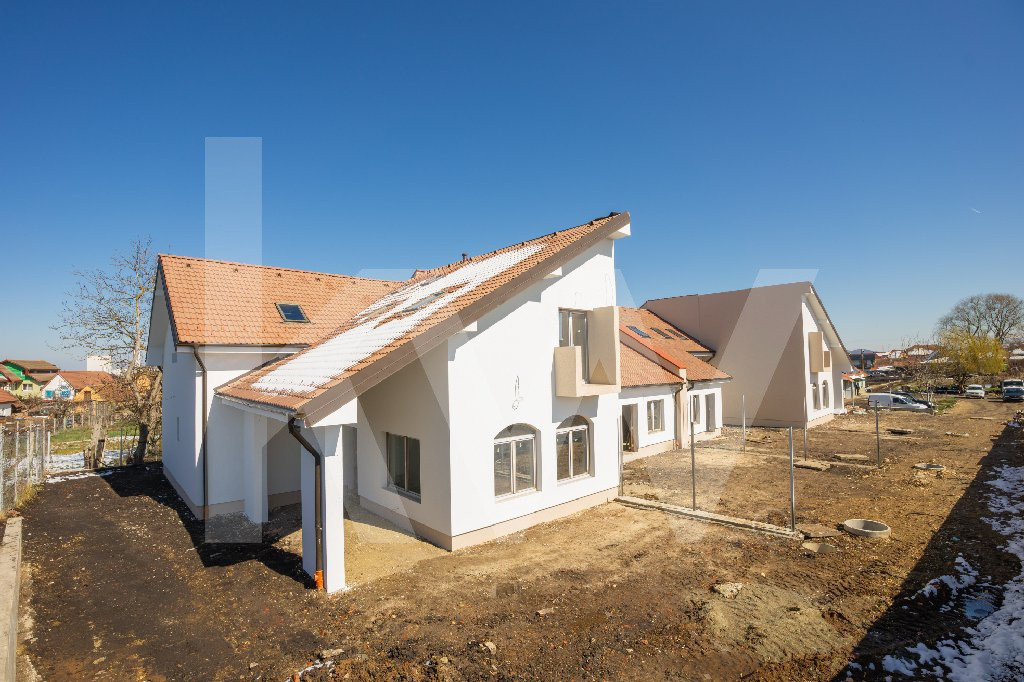 Casă cu teren generos, 5 camere, 3 bai, Sura Mica - Sibiu