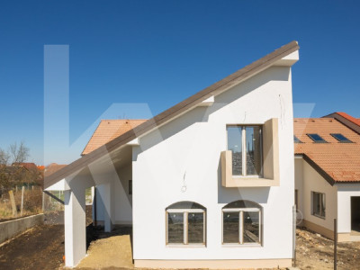Casă cu teren generos, 5 camere, 3 bai, Sura Mica - Sibiu