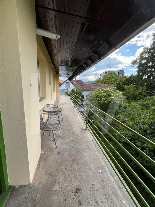 Închiriere apartament la casă – 51,1 mp utili, terasă cu panoramă