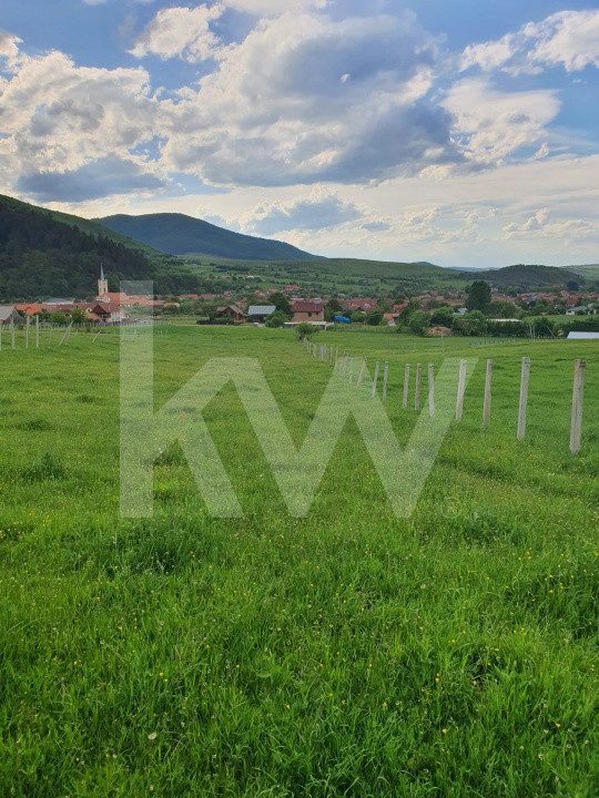 Teren cu peisaj spectaculos în Gura Râului – munte, aer curat, libertate