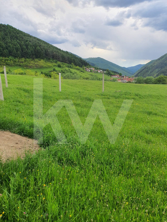 Teren cu peisaj spectaculos în Gura Râului – munte, aer curat, libertate