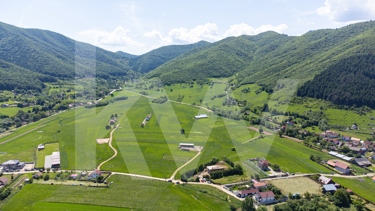 Teren cu peisaj spectaculos în Gura Râului – munte, aer curat, libertate