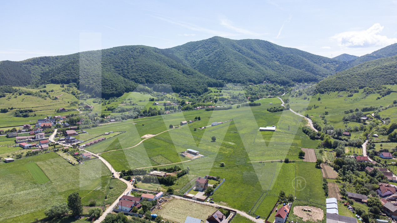 Teren cu peisaj spectaculos în Gura Râului – munte, aer curat, libertate