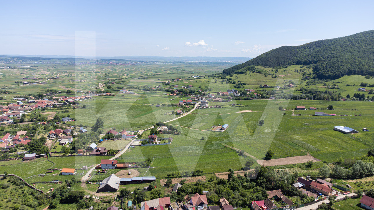 Teren cu peisaj spectaculos în Gura Râului – munte, aer curat, libertate