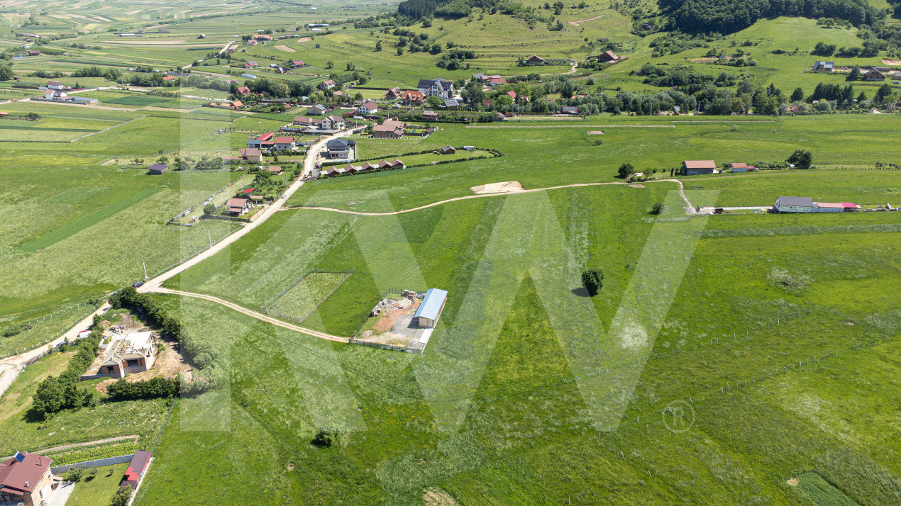 Teren cu peisaj spectaculos în Gura Râului – munte, aer curat, libertate