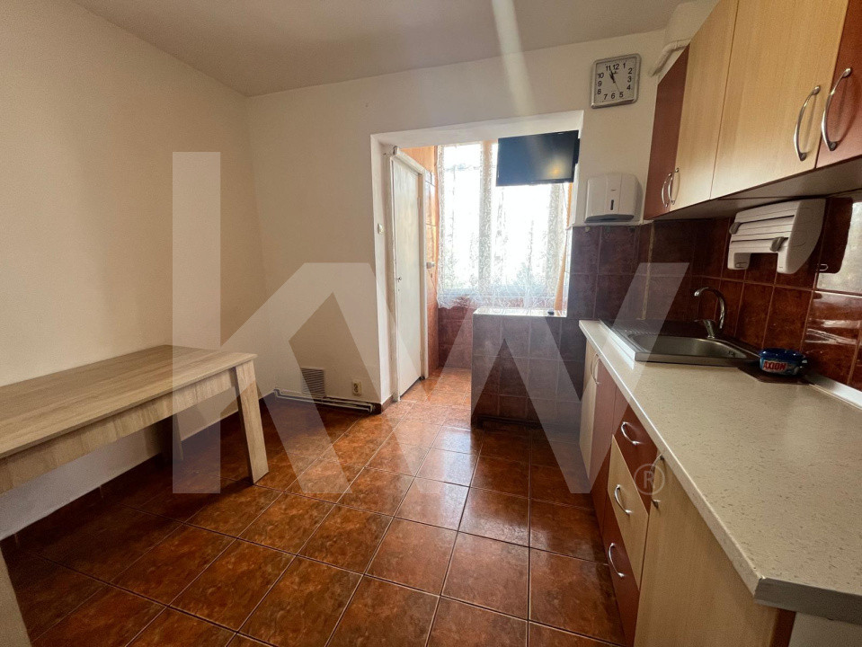 Apartament 3 camere- de vânzare - Vasile Aron