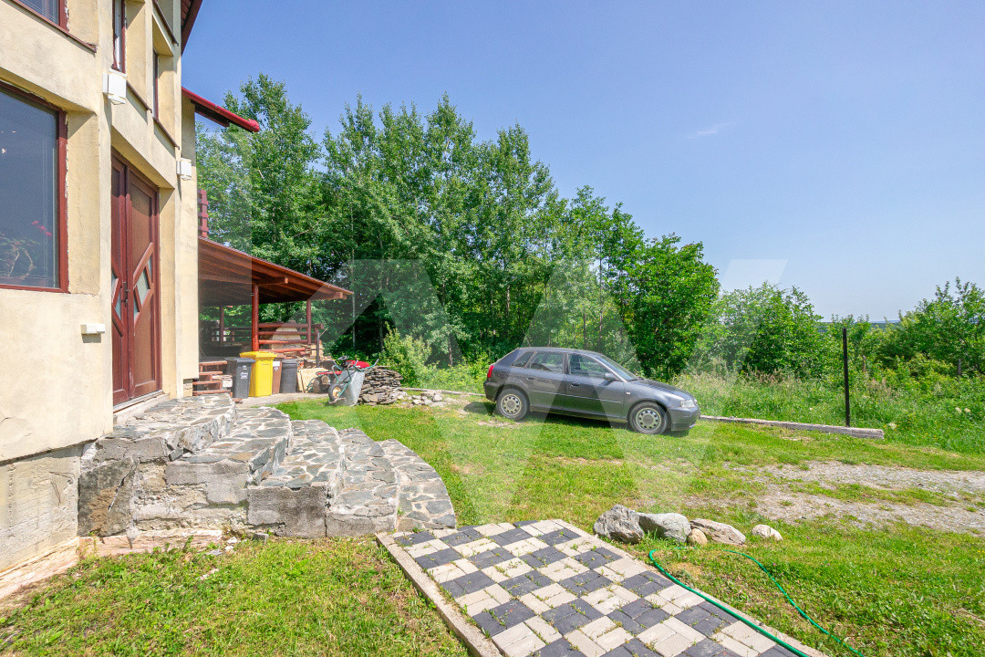 Casă spațioasă cu priveliște spectaculoasă în Tocile