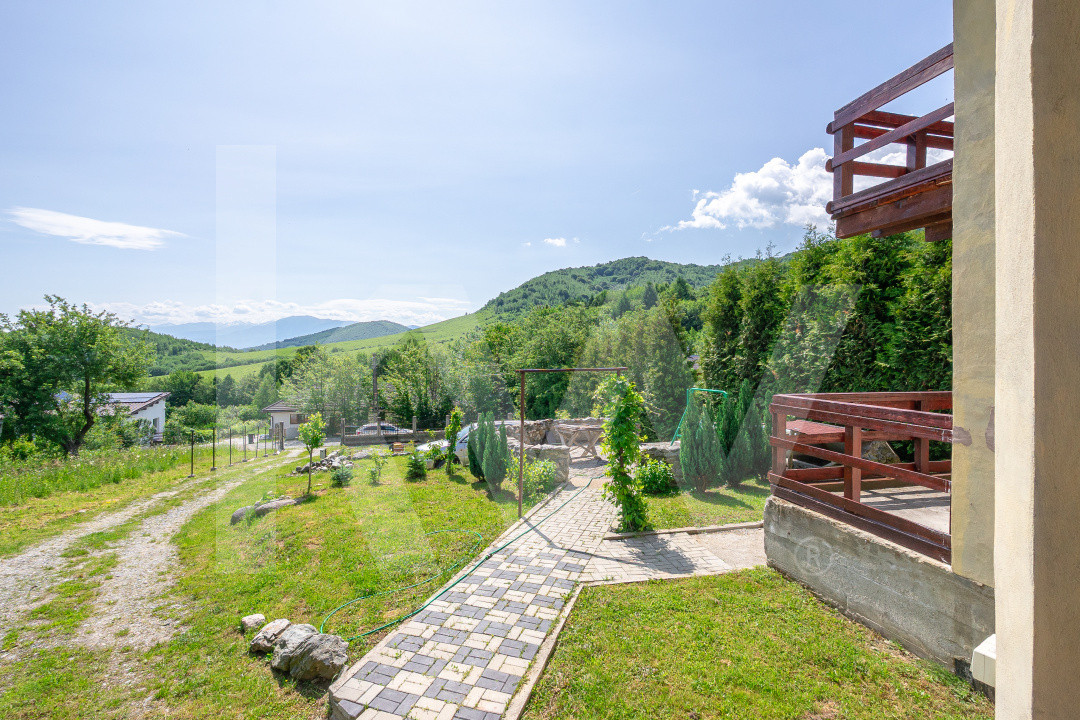 Casă spațioasă cu priveliște spectaculoasă în Tocile