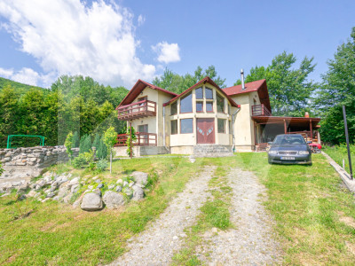 Casă de vacanță spațioasă cu priveliște spectaculoasă în Tocile