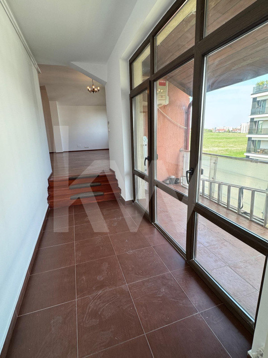 Creează-ți ACASĂ-ul ideal! 3 camere spațioase, lumină naturală din plin! Sisesti