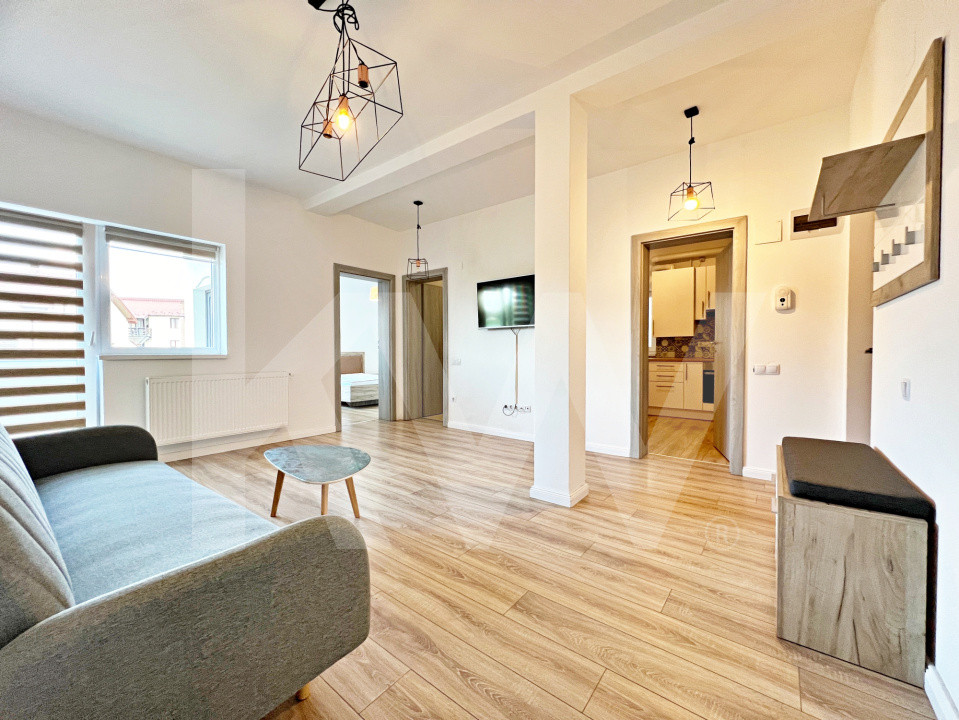 Apartament primitor de 2 camere, mobilat și utilat + balcon si parcare. Parter.