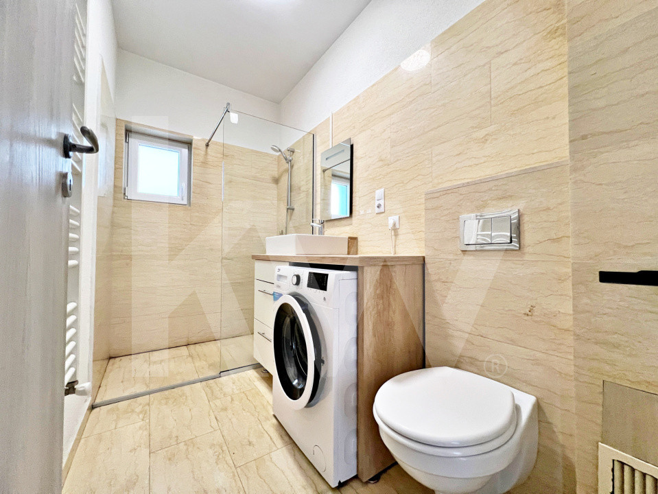 Apartament primitor de 2 camere, mobilat și utilat + balcon si parcare. Parter.