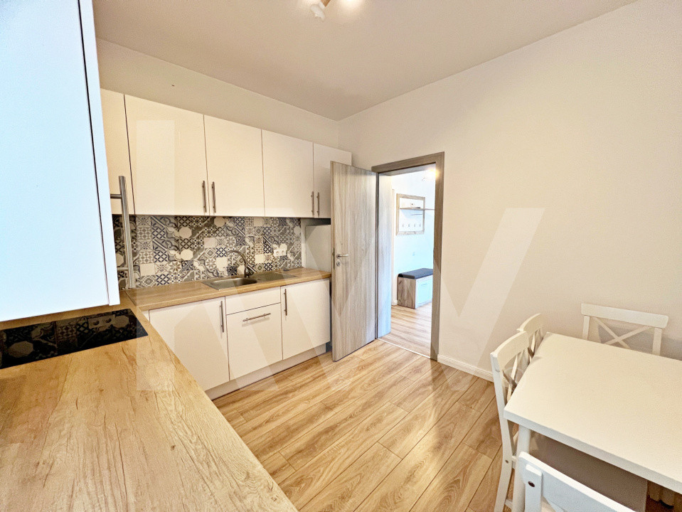 Apartament primitor de 2 camere, mobilat și utilat + balcon si parcare. Parter.