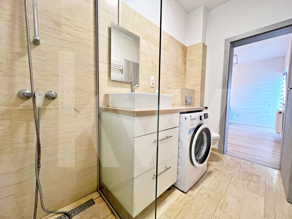 Apartament primitor de 2 camere, mobilat și utilat + balcon si parcare. Parter.