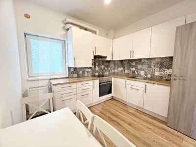 Apartament primitor de 2 camere, mobilat și utilat + balcon si parcare. Parter.
