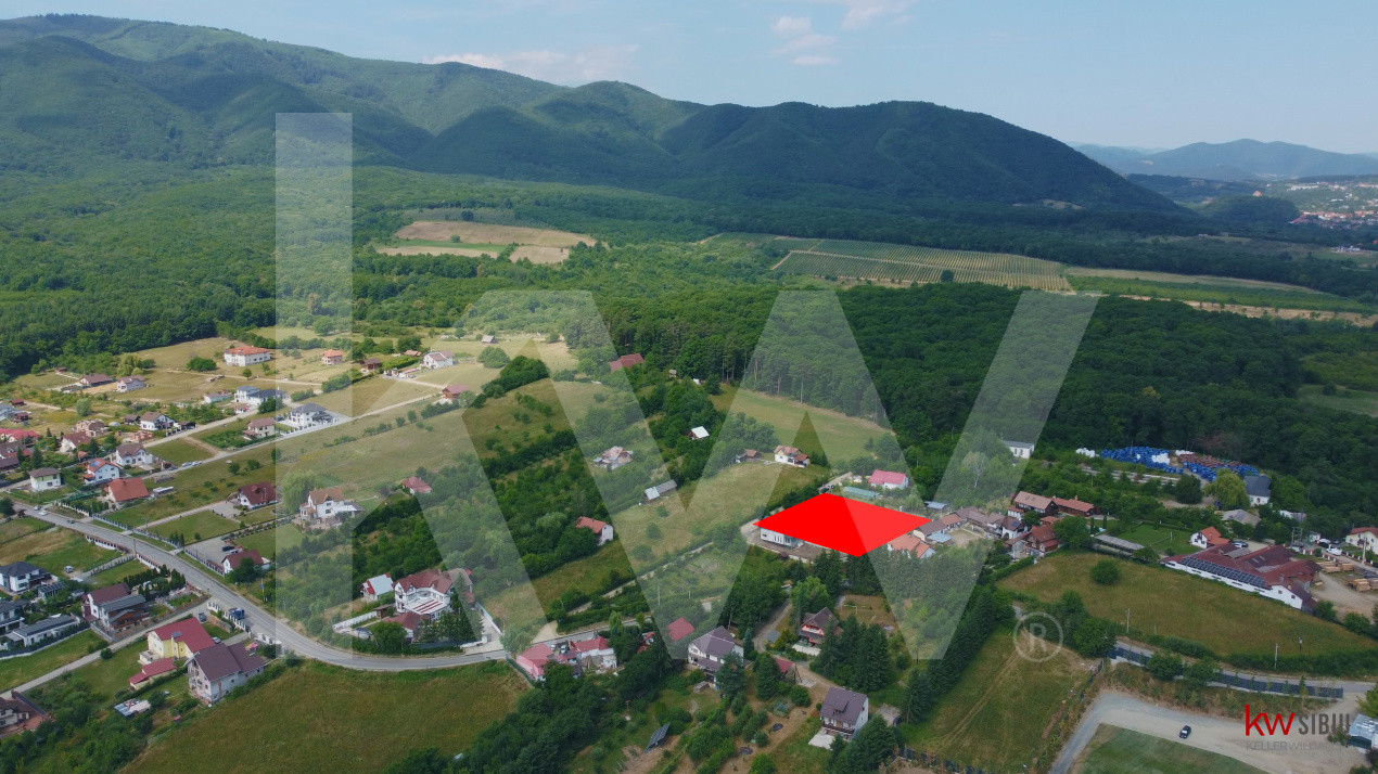 Teren intravilan 2000 mp - Tocile, vedere panoramică spre munte și pădure