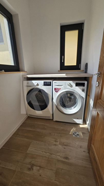 Casă modernă de închiriat, cu garaj generos – Tocile, Sadu