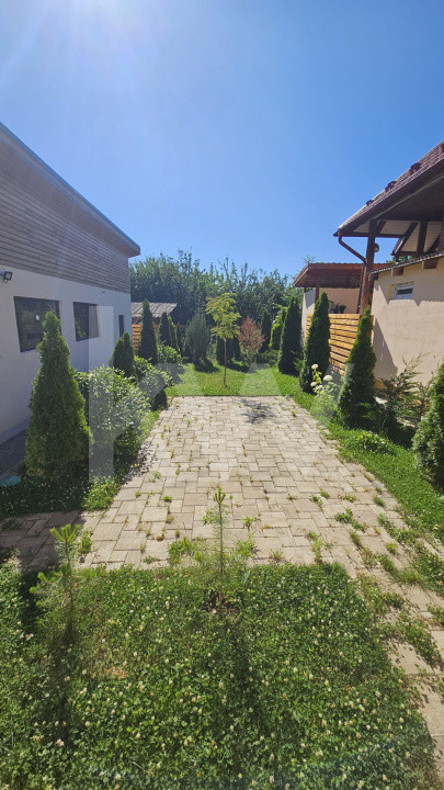 Casă modernă de închiriat, cu garaj generos – Tocile, Sadu