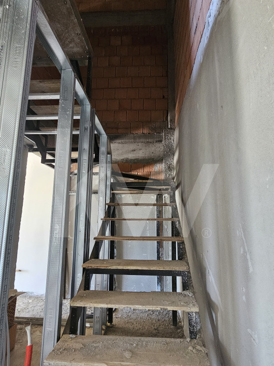 Apartament de 3 camere pe două niveluri, predare la cheie – Cartier Turnișor