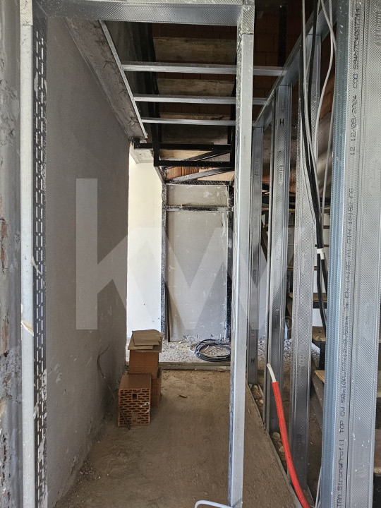 Apartament de 3 camere pe două niveluri, predare la cheie – Cartier Turnișor