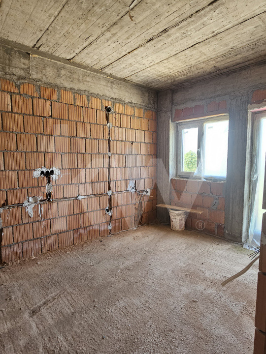 Apartament de 4 camere pe două niveluri – Turnișor