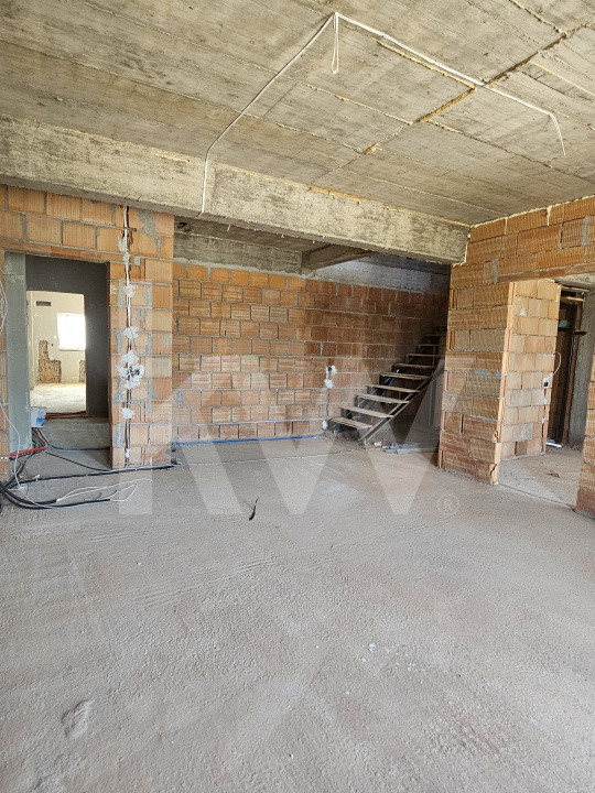 Apartament de 4 camere pe două niveluri – Turnișor