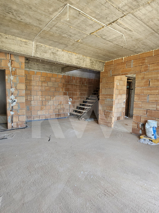 Apartament de 4 camere pe două niveluri – Turnișor