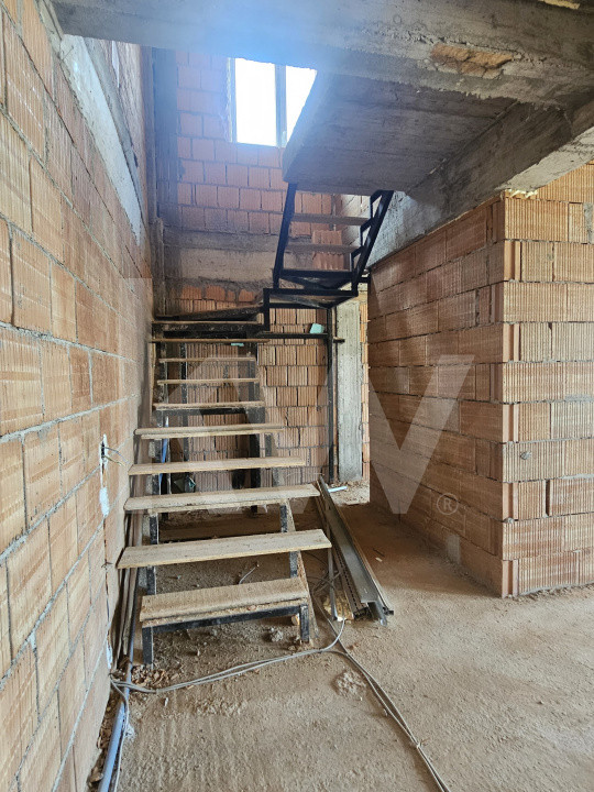 Apartament de 4 camere pe două niveluri – Turnișor