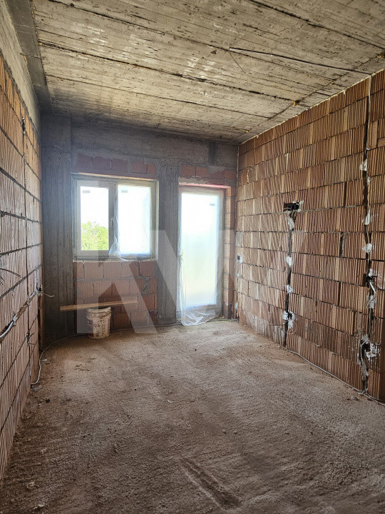 Apartament de 4 camere pe două niveluri – Turnișor