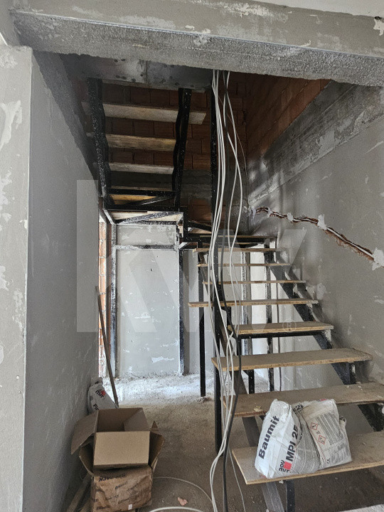 Apartament de 3 camere pe doua niveluri - Turnisor