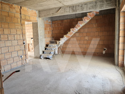 Apartament pe 2 niveluri - 3 camere - Ogorului