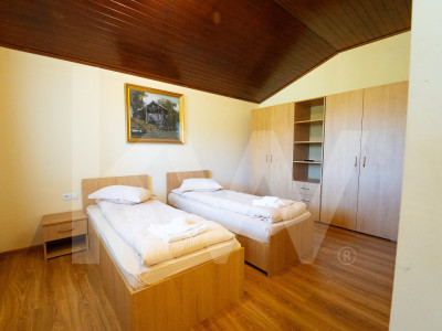 4 Casute de vacanta cu teren de 2000 mp liberi Cisnadioara