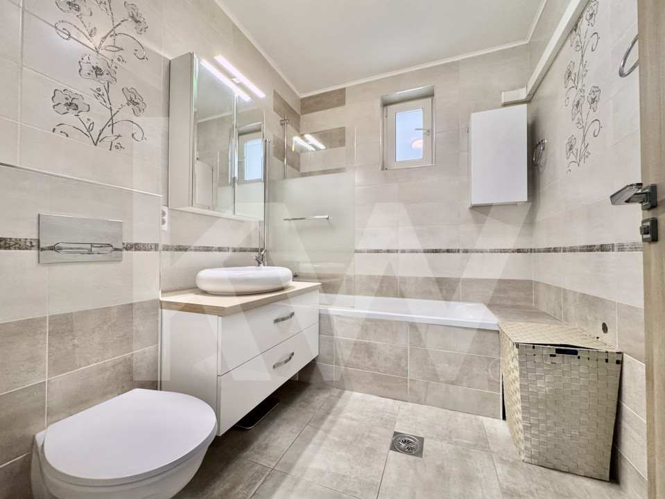 Apartament de vânzare cu 3 camere - Decomandat - Șelimbăr