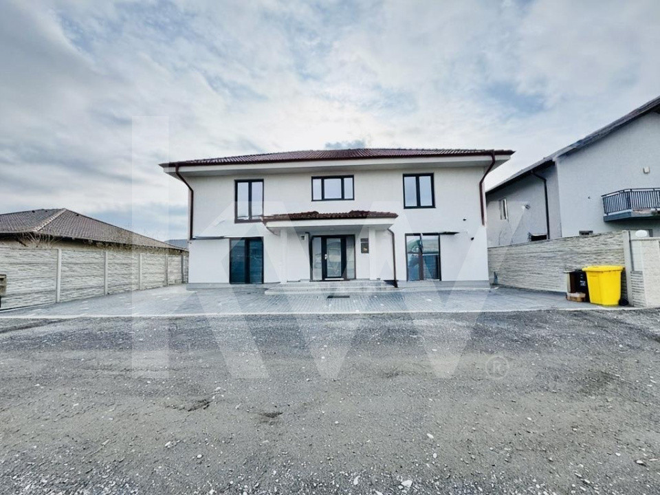 Casă mare cu teren generos – perfect compartimentată pentru 4 apartamente