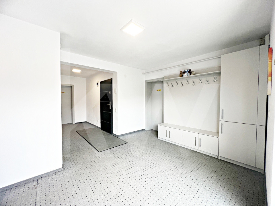 Casă mare cu teren generos – perfect împărțită pentru birouri sau 4 apartamente