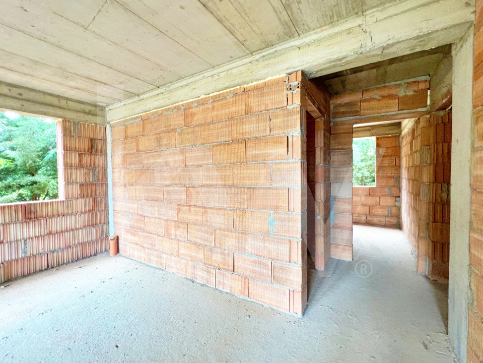Apartament 3 camere, două băi, curte 50 mp.-Natura la tine acasă! Cristian-SiBiU