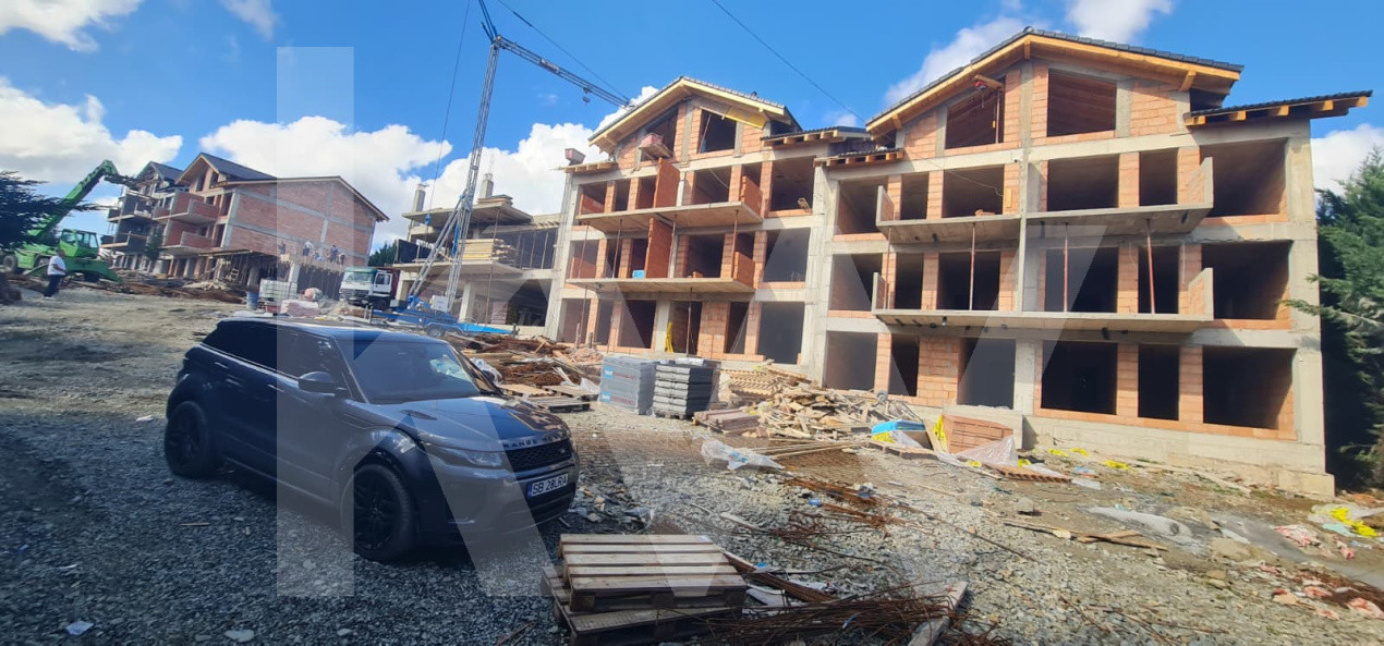 Apartament 3 camere, două băi, curte 50 mp.-Natura la tine acasă! Cristian-SiBiU