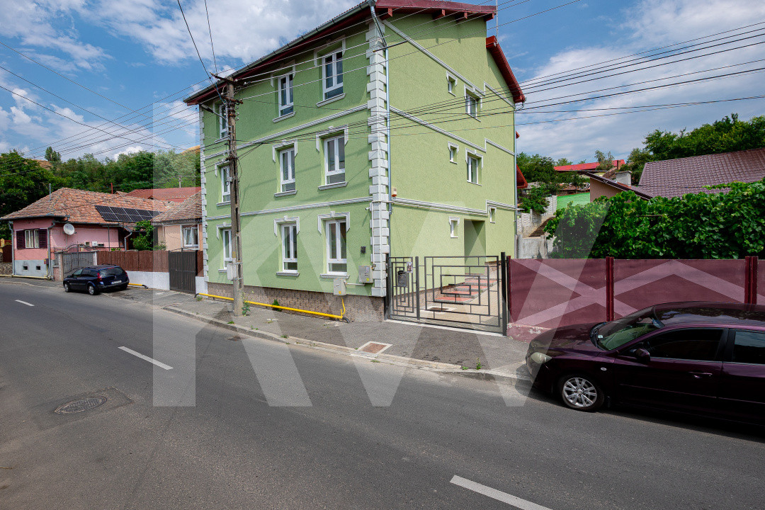 Clădire cu 15 camere și potențial de pensiune în Ocna Sibiului - Investiție top