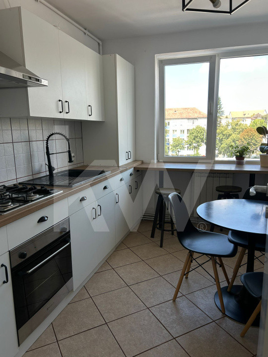 Apartament de inchiriat - 4 camere decomandat, zona centrala