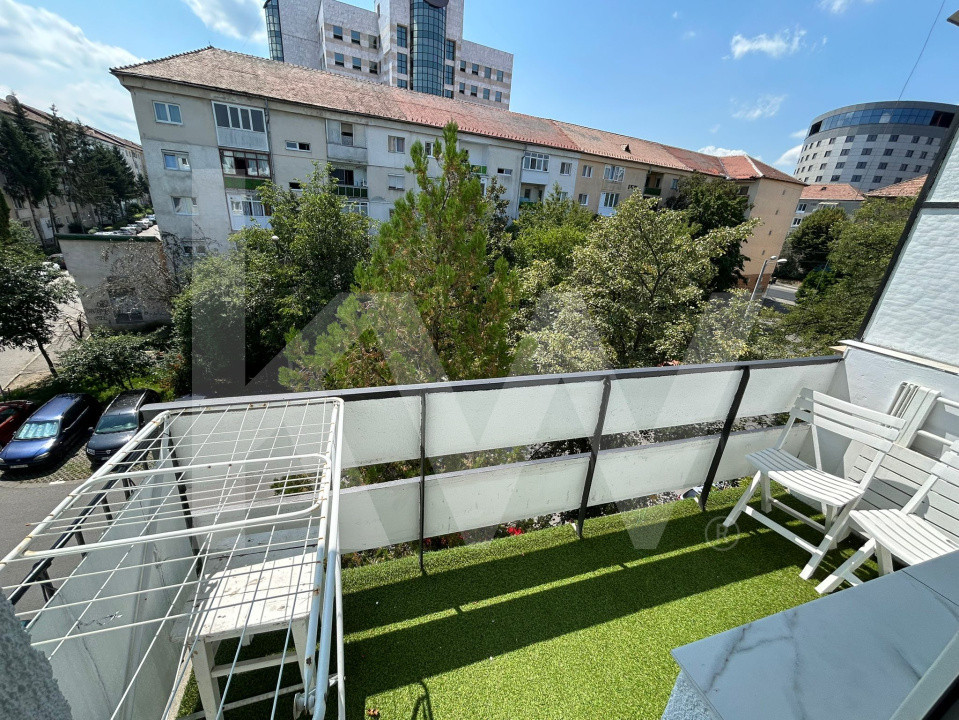 Apartament de inchiriat - 4 camere decomandat, zona centrala