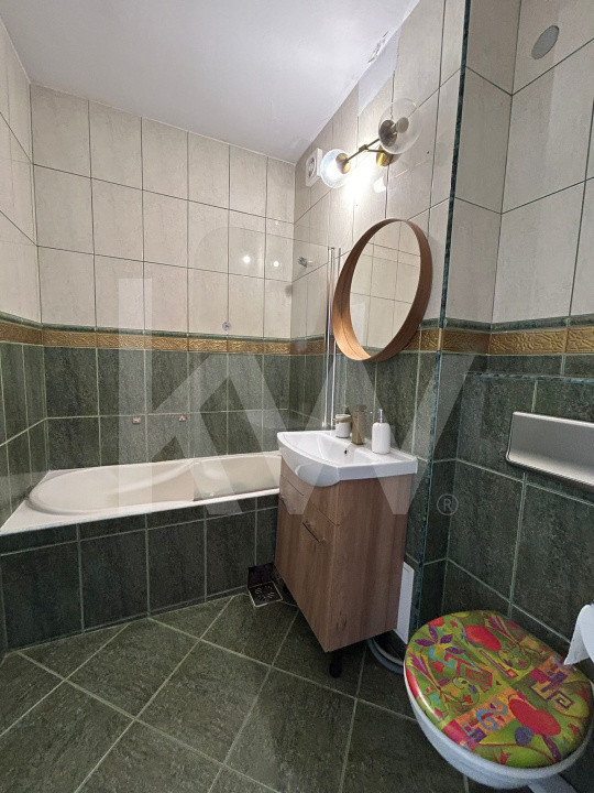 Apartament de inchiriat - 4 camere decomandat, zona centrala