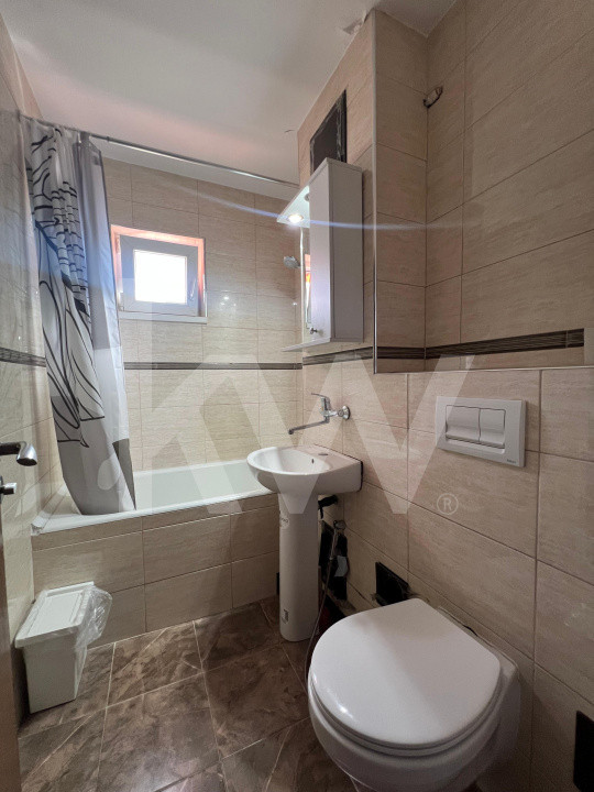 Apartament de inchiriat cu 3 camere - zona Vasile Aron
