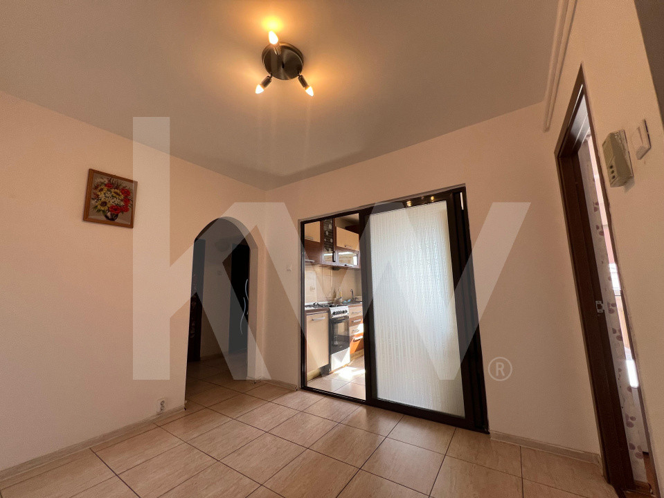 Apartament de inchiriat cu 3 camere - zona Vasile Aron