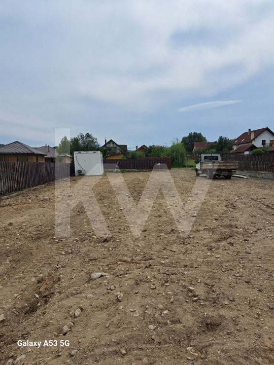 Vând teren 1.534 mp în Tocile, Sadu – utilități și priveliște deosebită
