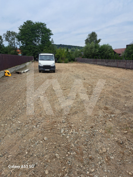 Vând teren 1.534 mp în Tocile, Sadu – utilități și priveliște deosebită